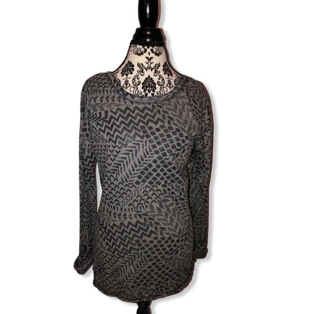 Aeropostale Thermal V-back Grey Geometric Print Tunic Top, size Medium